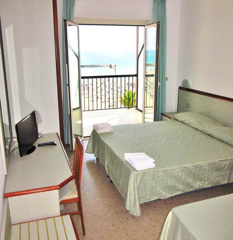 Camera Matrimoniale con Vista Mare
